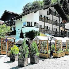 Berghotel hammersbach spreads over 3 buildings and features a swimming pool, a sunbathing area and a spa area with 3 different saunas, steam bath and relax area. Verkaufs Geruchte Um Haus Hammersbach In Grainau Garmisch Partenkirchen