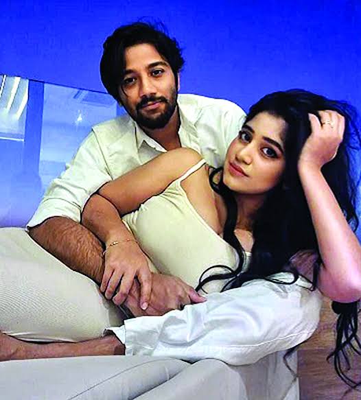 মিনি হানিমুনে শেহতাজ-প্রীতম - দৈনিক আজাদী