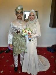 Garis potongan gaun ini berada di bagian bawah dada, tidak seperti. 30 Trend Terbaru Baju Nikah Lelaki Warna Cream Lamaz Morradean