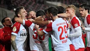 Die gäste haben mehr ballbesitz, sind auch gefährlicher. Rot Weiss Essen Im Dfb Pokal Der Verein Ist Pott Das Ist Mal Klar Der Spiegel