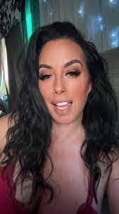 Desiree Back's Instagram, Twitter & Facebook