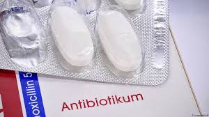 Liegt eine bakterielle erkrankung vor, ist die gezielte einnahme eines antibiotikums erforderlich. Die Welt Ohne Antibiotika Gesprach Dw 01 04 2021