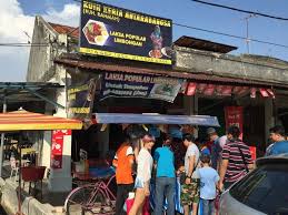 Best to be eaten when it is still hot. Kuih Keria In Melaka Haji Jalil Kuih Keria Antarabangsa Kuih Keria Antarabangsaw Hjh Rahman Rebecca Saw