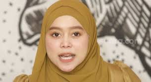 Untuk sampai sukses seperti sekarang ini lesti pun harus mengalami perjalanan yang penuh pilu. 6 Transformasi Lesti Kejora Imut Sejak Kecil Hingga Kini Segera Menikah