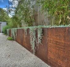 Image From Http Www Gabion1 Com Corten Steel Retaining Wall Jpg The Corten Steel Is A Decorative Veneer Gartengestaltung Ideen Garten Garten Landschaftsbau