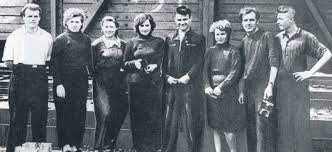 Кравчук леонид макарович (родился 10 января 1934 г.) является украинским политиком и первым президентом украины, который был у власти с 5 декабря 1991 года до своей отставки. Pervyj Prezident Nezavisimoj Ukrainy Leonid Kravchuk Nikogda Ni Pri Kakih Usloviyah Dazhe Klochkom Svoej Territorii Postupatsya Nelzya I Esli Menya Sprosyat Zemlyu Otdat Ili Umeret Ya Vybirayu Poslednee Da Smert Potomu