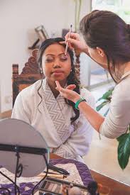 Vous cherchez une maquilleuse professionnelle pour votre mariage ? Formation Maquillage Mariage Cils Marseille