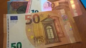 Ces billets, de couleur émeraude, seront mis en circulation dès ce 2 mai, aux guichets et distributeurs automatiques des établissements financiers. Un Nouveau Billet De 50 Euros Pour Eviter La Contrefacon