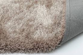 Runde veloursteppiche und schlingenteppich in rund finden sie aber genauso wir runde teppiche in aktuellen trendfarben und muster. Schoner Und Weicher Hochflor Teppich Chester 15 Rund In Beige Floorpassion