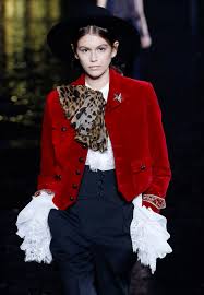 Carmen's celebrity really rose over the past twenty years, in which she has graced more magazine covers and advertising campaigns then in her heyday in the 1950's. Cindy Crawfords Tochter Kaia Gerber Mischt Modewelt Auf