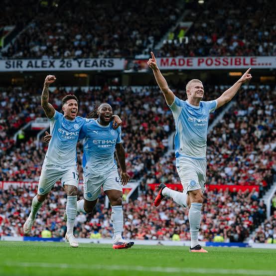Con un jugador menos: el intratable Haaland silencia Old Trafford y Manchester  City se queda con el derbi ante el United - La Tercera