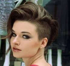 Yanlari Kazili Sac Modeli Short Hair Undercut Stylish Hair Hair Styles