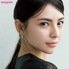 知的 シックな春顔にトライ にじませラベンダーアイ で凛とした表情 マキアオンライン maquia online メイクタイプ 広瀬すず メイク ブライダルメイク