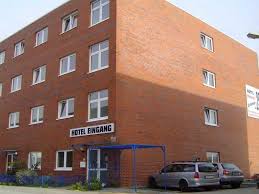 Die 33 zimmer und 4 appartements sind modern und hochwertig eingerichtet. 2 Sterne Hotel Hotel Dynamit In Cologne Koln Bonn Deutschland