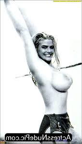 Get captivated by Sheridan Smith's naked form - a true masterpiece