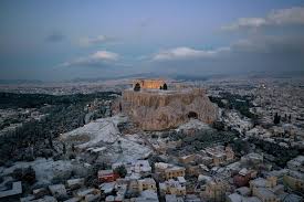 Στα λευκά έχει ντυθεί το κέντρο της αθήνας με τη χιονισμένη ακρόπολη να δημιουργεί ένα μαγευτικό τοπίο. Mageytikes Eikones Apo Th Xionismenh Akropolh Apo Pshla Creta24