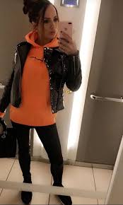 Manon n'a jamais officiellement communiqué sur son poids, mais elle a subi plusieurs opérations pour affiner sa silhouette. Mes Amours Vous Etes Nombreux A Me Suivre Vous Avez Quel Age Manon Marsault Vdbuzz