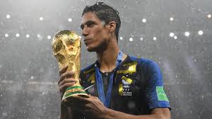 Le voyage des bleus munich, equipe de france i fff 2021. Football Raphael Varane Se Devoile Dans Un Documentaire D Amazon Prime