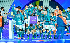 El torneo guardianes 2020 ya tiene el campeón, la gorra new era 9 forty club león campeón 2020 es el accesorio adecuado para recordar toda la vida que los dirigidos por nacho ambriz fueron los ganadores de la #finalligamx y con un ajuste perfecto para llevar en tu cabeza. Leon Rompe Con La Maldicion Del Superlider Y Es Campeon De La Liga Mx