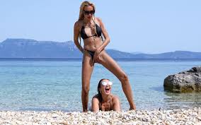 3 goldene Duschen am geheimen strand