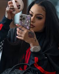 Long I'm with you when you're Right, but you out of line for this! Nothing  other than butter, salt and pepper goes in grits‼️‼️