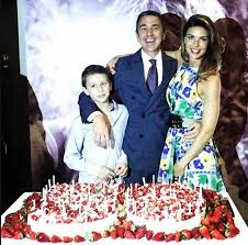 La coppia è infatti convolata a nozze il 16 giugno del 2004, pochi mesi prima della nascita di achille, il loro unico figlio. Martina Colombari Come E Diventato Il Figlio Achille Costacurta