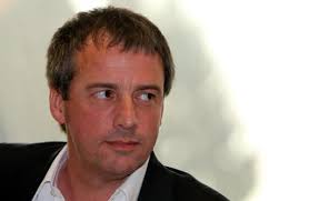 After retiring in 2003, moreau began his coaching career at stade laval as a youth coach. Tecteo Neue Hausdurchsuchungen