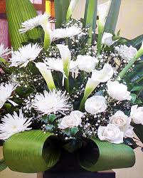 Si hay algo que a todos nos gusta son las fiestas o las celebraciones los centros de mesa florales son ideales para eventos especiales y formales como una boda, un evento de trabajo o para la comunión de tu hija. Decoracion Para La Iglesia En Tu Boda Con Rosas