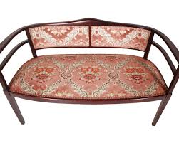 Antico divanetto in legno di noce con cimasa e frontale intagliato. Divanetto Liberty Usato In Italia Vedi Tutte I 46 Prezzi