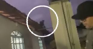 See more of lazaro barbosa on facebook. Video Lazaro Barbosa Teria Aparecido Em Cima De Telhado Internautas Divergem