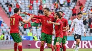 Mereka perlu waspada terhadap bek sayap yang agresif dan berpikiran maju dari tim belgia, sementara pepe. Live Hasil Skor Belgia Vs Portugal Mulai Jam 02 00 Wib Susunan Pemain Ronaldo Dan Lukaku Starter Surya