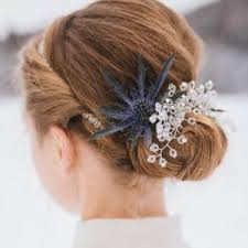 Mit stillvollem haarschmuck verzieren brautfrisur am hochzeitstag.finden mehre modische kopfschmuck für braut bei milanoo.com zum discountpreis. Blumen Als Haarschmuck Teil 2 Daniela M Weise