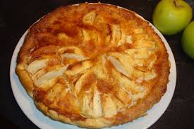 1 Kg De Pommes 2 œufs 10 Cl De Lait Entier 100g De Creme Fraiche 1 3 Sucre Vanille 1 Pincee De Canne Tourte Aux Pommes Plat A Tarte Tarte Aux Pommes Alsacienne