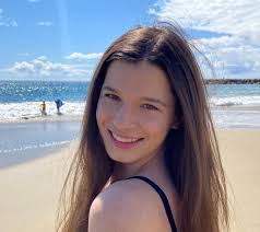 Jenna Stratton's Instagram, Twitter & Facebook