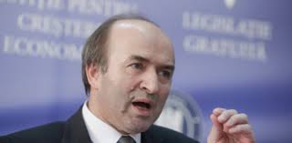 Se pare că cei doi nu au suferit răni care să le pună în pericol viața. Intrat Printre Ultimii Fiul Cel Mic Al Lui Tudorel Toader A Devenit Brusc Student Eminent La Facultatea Lui Taticu Profesorii Se Tem Sa L Supere Pe Toader Aktual24