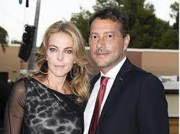 Jump to navigation jump to search. Claudia Gerini E L Amore Dalla Storia Con Boncompagni Al Matrimonio Scherzo Con Zampaglione Corriere It