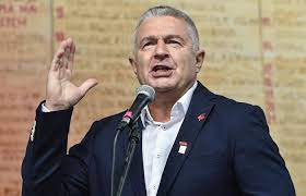 Ten faszysta straci pracę śmieci po prostu. Mgoevghju3gshm
