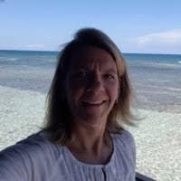 Shelley Squires's Instagram, Twitter & Facebook