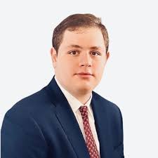 After an exciting year working with the Legal & Compliance team at KKR, I  am excited to share that I will be joining Vinson & Elkins as a 2023 Summer  Associate in