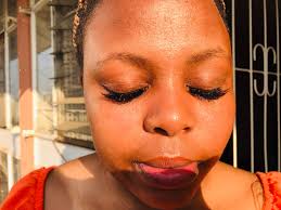 Do you, ladies, have mascara issues in the cold wind? 😜💋