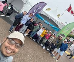 Not sure who got more attention in Atlantic RAGBRAI...??? The Pork  Tornadoes or Tyler Puls ???? #letsgetreadytorumble Pabst Blue Ribbon  RAGBRAI #BIKEIOWAPartyCrew
