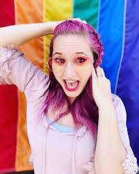 Shannon Coombes's Instagram, Twitter & Facebook