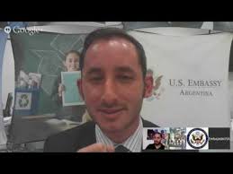 Joel Max Sobol Mark y emprendedores charlando con Vice consul de USA de  emprendedurismo