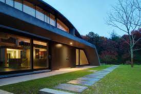 Although the home has not been priced yet, it is expected to be no less than $3 million. Arc House Mb Architecture Archdaily