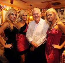 We would like to show you a description here but the site won't allow us. Darts Wm Van Gerwen Nacktfoto Zerstorte Die Freundschaft Mit Klaasen Welt