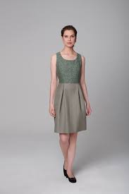 Dolzer Beweist Mit Diesem Eleganten Kleid Nach Mass Dass Auch Schlichtes Design Zur Volksfest Zeit Uberzeugen Kann Es Ist Obe Dresses Dresses For Work Fashion