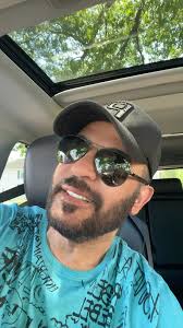 لماذا أحزن !, فأنا خسرت قلباً لم يكن يحبني, هو من عليه ان يحزن, فقد خسر  قلباً تنفسه عِشقاً 💔, إستمع الى أغنية #انور_الامير #عمري_المرق