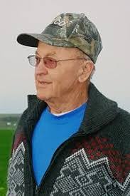 Ellen Cyr's Instagram, Twitter & Facebook