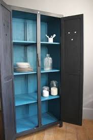 Armoire Patinee En Noir Et Interieur Bleu Canard Petite Belette Relooking Armoire Relooking De Mobilier Renovation Meuble