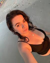 Now the sunshine tracks my skin 🤍💫☀️